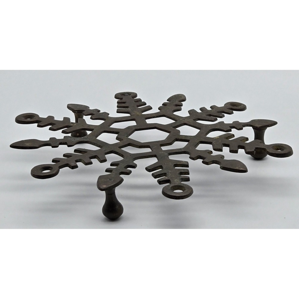 Vintage Metal Trivet Snowflake Shape 6" Rustic Kitchen Decor Made India - Picture 4 of 7
